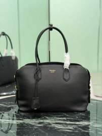 Picture of Prada Handbags _SKUfw230739795fw